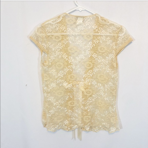 CREAM LACE SHRUG - Picture 4 of 5